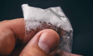 Атырауға есірткі сатуға келген қарағандылық келіншек ұсталды