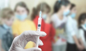 Алексей Цой: Балаларды оқу жылы басталғанға дейін вакциналау күн тәртібінде тұрған жоқ