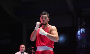 Айбек Оралбай екі дүркін Олимпиада чемпионы Ла Крузды жеңді (ВИДЕО)