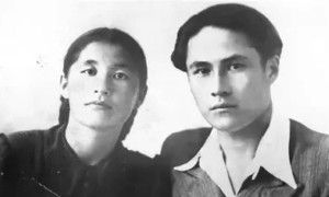 Қалтасындағы ақшаны шашып жібергенде Лашын еңбектеп жүріп сыпырып алды – Қалиқан Ысқақ