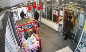 Өскеменде бірнеше рет дүкеннен ұрлық жасаған күдіктілер бейнебақылау арқылы қолға түсті  (ВИДЕО)