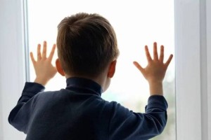 Қызылордада 7 бала терезеден құлап кеткен