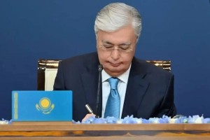 Мемлекет басышысы хатшылықтың ҚР аумағында болуы шарттары туралы заңына қол қойды