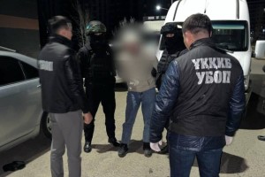 БҚО-да жергілікті тұрғындарды бопсалаумен айналысқан ер адам ұсталды (ФОТО)