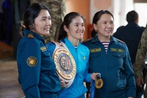 Ұландықтар боксшы Назым Қызайбайға құрмет көрсетті (ВИДЕО)