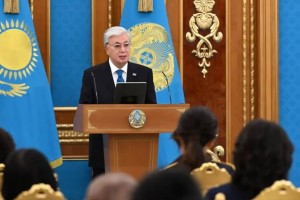 Президент аруларды көктем мерекесі – Халықаралық әйелдер күнімен құттықтады