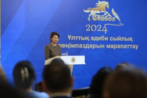 Аида Балаева «Айбоз» Ұлттық әдеби сыйлығының жеңімпаздарын марапаттады