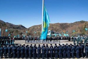 Алматыда Республика күніне орай Мемлекеттік ту көтерілді