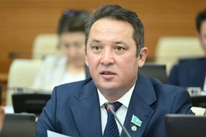 Мәжіліс депутаты жыныстық бопсалау жасаған – Азат Перуашев