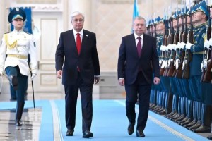 Қасым-Жомарт Тоқаев Шавкат Мирзиёевті Ақордада қарсы алды