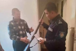 Түркістан облысы тұрғындарынан 50-ден астам тіркелмеген қару тәркіленді