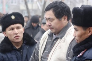 Украинадан 6 жылдан соң оралған Ермек Нарымбайды әуежайдан полиция әкетті