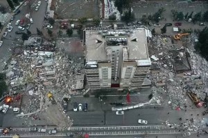 Түркияда қираған ғимараттар үшін 113 адамды қамауға алу туралы ордер берілді