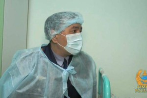 Алматылық полицейлер қаралы қаңтарда зардап шеккен әріптестеріне барды