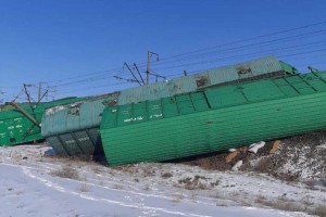 Қарағанды облысында жүк пойызының 12 вагоны рельстен шығып кетті