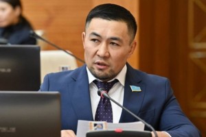 «Құттықтау бағдарламада отырмын деп қалған шығар»: Ардақ Назаров Мәжіліс мінберінде анасын туған күнімен құттықтады (ВИДЕО)