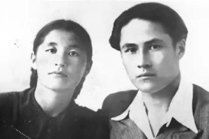 Қалтасындағы ақшаны шашып жібергенде Лашын еңбектеп жүріп сыпырып алды – Қалиқан Ысқақ