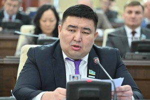 Елнұр Бейсенбаев Мәжілістен кетіп, Ақордаға аяқ басты