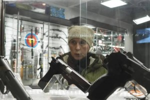 Ресейде жұрттың жаппай қарулану үрдісі күшейіп барады: Этносаралық шиеленіс қаупі артуда