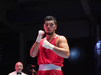 Айбек Оралбай екі дүркін Олимпиада чемпионы Ла Крузды жеңді (ВИДЕО)