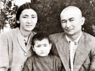 «Сәбитті үйінен де, кеңседен де таппадым». Ақын Сәбит Мұқановқа неге ренжіді?