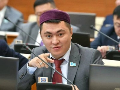 «Шешілмейтін мәселе». Депутат жазда берген уәдесінен тайқып кетті (ВИДЕО)