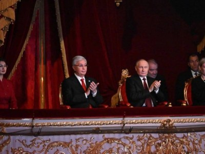 Қасым-Жомарт Тоқаев пен Владимир Путин гала-концертті тамашалады