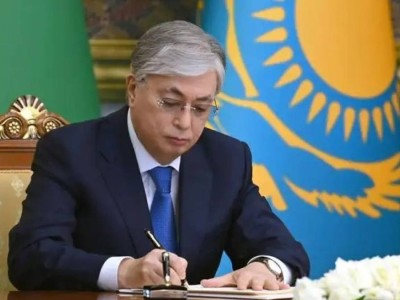 Президент алдағы үш жылға арналған бюджет туралы заңды мақұлдады