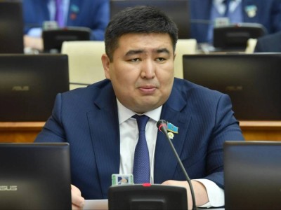 Елнұр Бейсенбаевтың Мәжілістегі өкілеттігі тоқтатылды