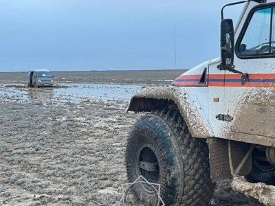 Қызылордалық құтқарушылар екі күн далада қалған жолаушыларға көмекке келді