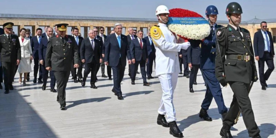 Президент Мұстафа Кемал Ататүрік кесенесіне зиярат етті