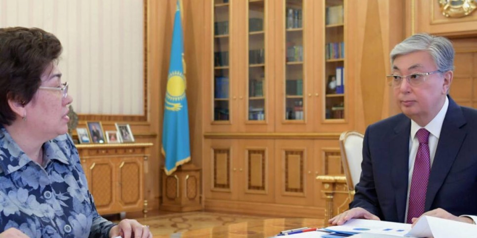 Президент мектеп мұғалімдерін артық есеп беруден арылтуды талап етті