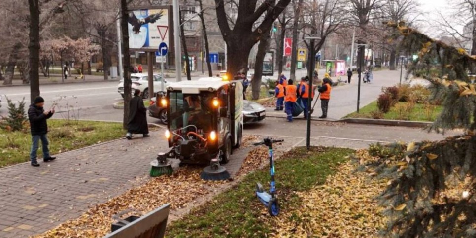 Алматыда аулалар мен көшелерді нашар тазалаған мердігерлерге айыппұл салынады