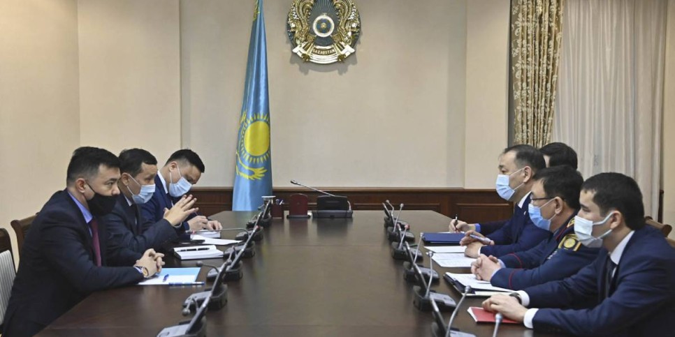Е. Тоғжанов «Аманат» тәуелсіз комиссиясының өкілдерімен кездесті
