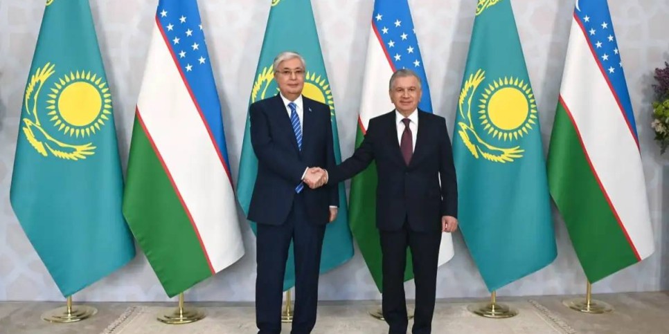 Қасым-Жомарт Тоқаев Өзбекстан Президенті Шавкат Мирзиёевпен бейресми кездесу өткізді