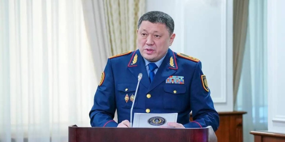 Ішкі істер министрі депутаттарға: Көңіл көтеру орындарына өздеріңіз де баратын шығарсыздар...